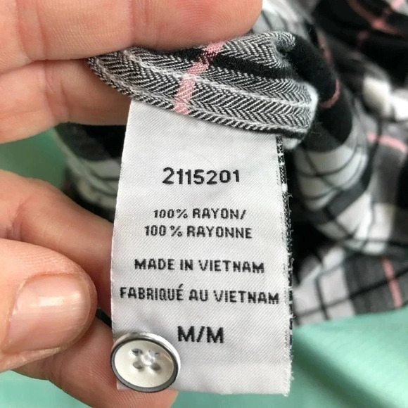 Super Soft Plaid Sleeveless Top - Picture 9 of 9